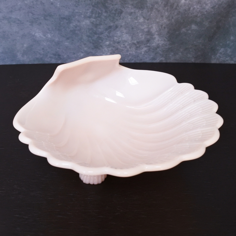 Vintage Cambridge Glass Company Crown Tuscan Opaque Pink Glass Shell Bowl